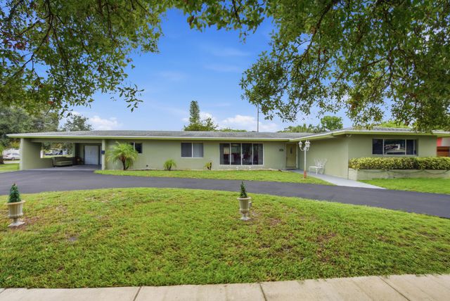 1000 WYOMING Avenue, Fort Lauderdale, FL 33312