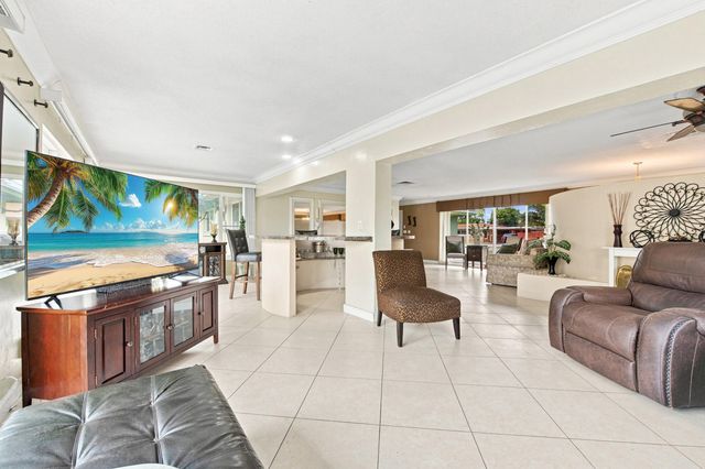1000 WYOMING Avenue, Fort Lauderdale, FL 33312
