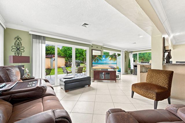1000 WYOMING Avenue, Fort Lauderdale, FL 33312