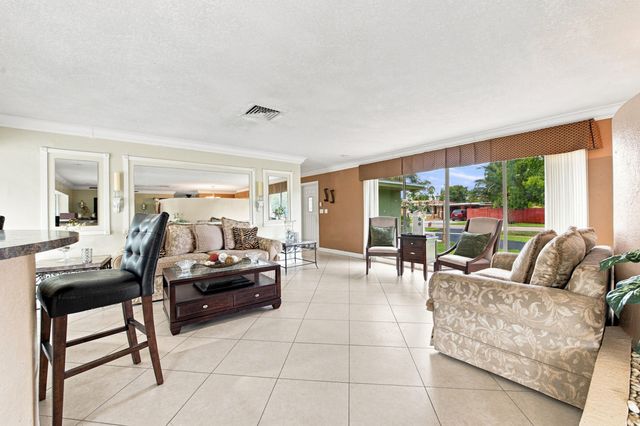 1000 WYOMING Avenue, Fort Lauderdale, FL 33312