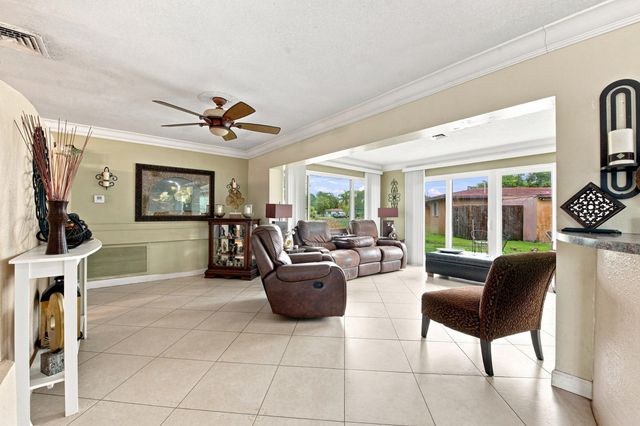1000 WYOMING Avenue, Fort Lauderdale, FL 33312