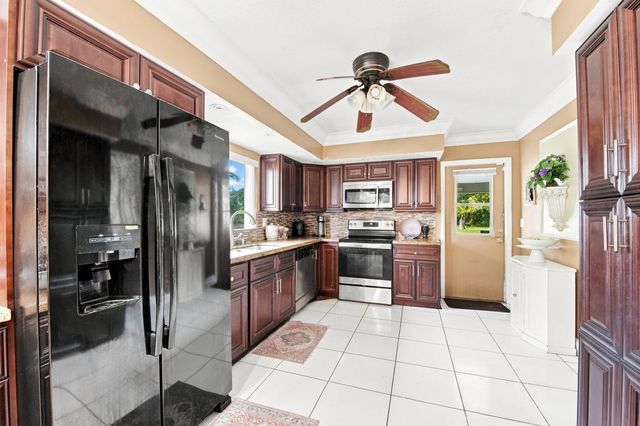 1000 WYOMING Avenue, Fort Lauderdale, FL 33312