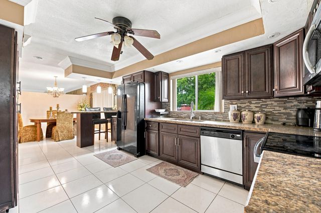1000 WYOMING Avenue, Fort Lauderdale, FL 33312