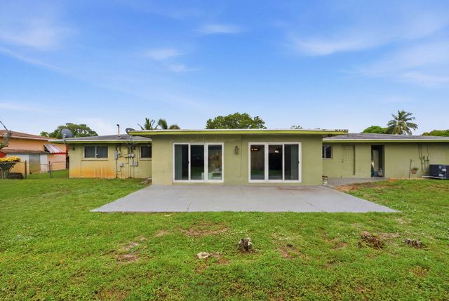 1000 WYOMING Avenue, Fort Lauderdale, FL 33312