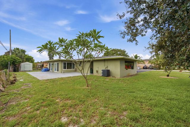 1000 WYOMING Avenue, Fort Lauderdale, FL 33312