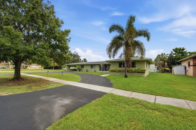 1000 WYOMING Avenue, Fort Lauderdale, FL 33312
