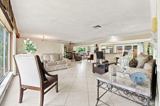 1000 WYOMING Avenue, Fort Lauderdale, FL 33312