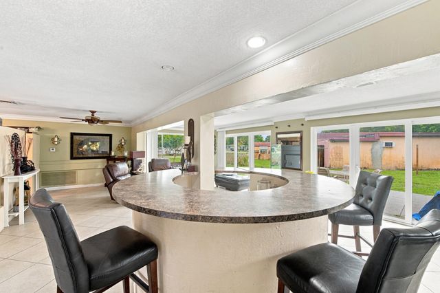 1000 WYOMING Avenue, Fort Lauderdale, FL 33312