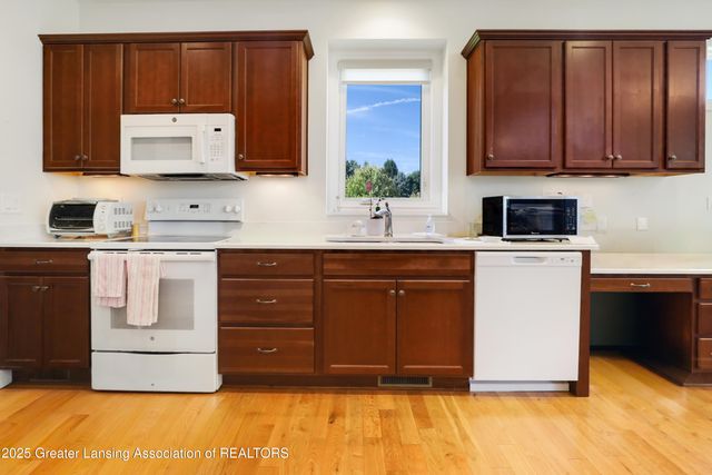 2452 Turning Leaf Lane, Okemos, MI 48864