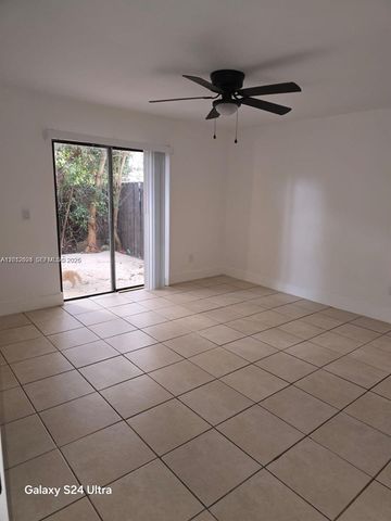 28055 SW 143rd Ct, Homestead, FL 33033