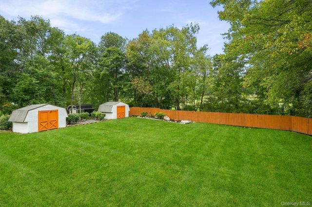 674 Eagle Valley Road, Tuxedo Park, NY 10987