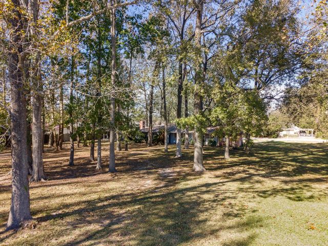 409 E Linney Street, Dayton, TX 77535