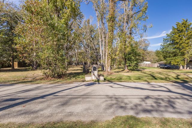 409 E Linney Street, Dayton, TX 77535