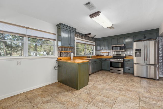 409 E Linney Street, Dayton, TX 77535