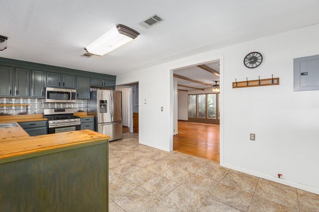 409 E Linney Street, Dayton, TX 77535