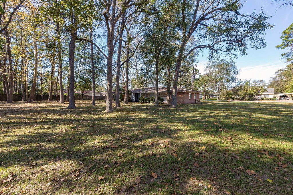 409 E Linney Street, Dayton, TX 77535