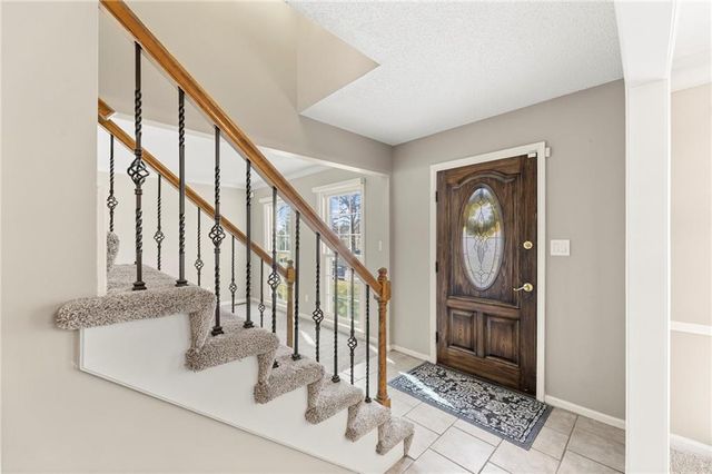 202 NW Ironbark Street, Lee's Summit, MO 64064