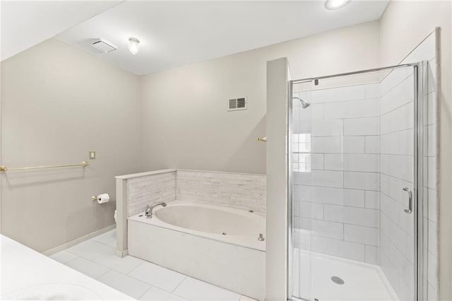 202 NW Ironbark Street, Lee's Summit, MO 64064