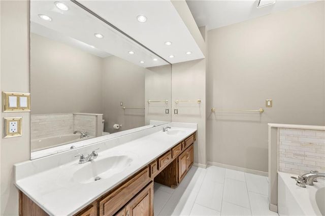 202 NW Ironbark Street, Lee's Summit, MO 64064