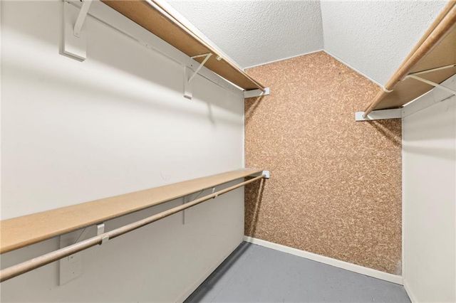 202 NW Ironbark Street, Lee's Summit, MO 64064