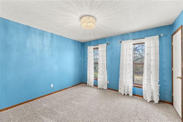 202 NW Ironbark Street, Lee's Summit, MO 64064