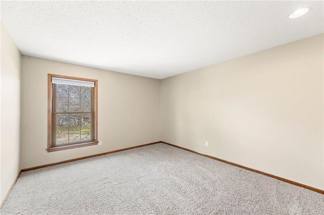 202 NW Ironbark Street, Lee's Summit, MO 64064