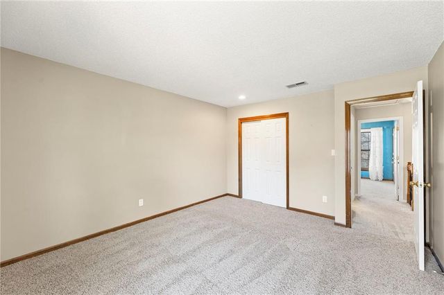 202 NW Ironbark Street, Lee's Summit, MO 64064