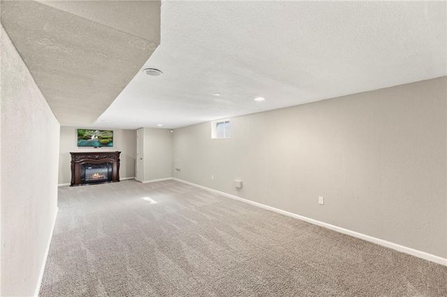 202 NW Ironbark Street, Lee's Summit, MO 64064