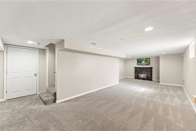 202 NW Ironbark Street, Lee's Summit, MO 64064