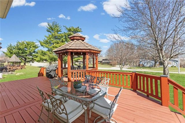 202 NW Ironbark Street, Lee's Summit, MO 64064