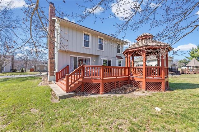 202 NW Ironbark Street, Lee's Summit, MO 64064