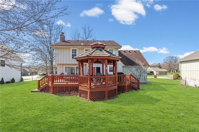 202 NW Ironbark Street, Lee's Summit, MO 64064