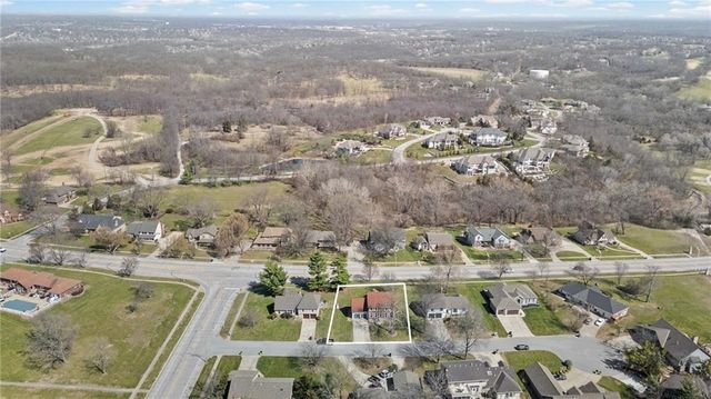 202 NW Ironbark Street, Lee's Summit, MO 64064