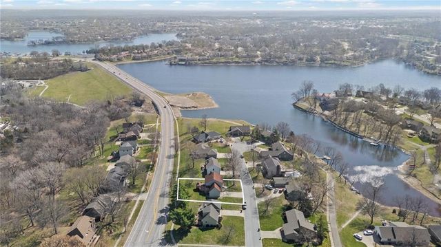 202 NW Ironbark Street, Lee's Summit, MO 64064