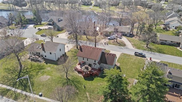 202 NW Ironbark Street, Lee's Summit, MO 64064