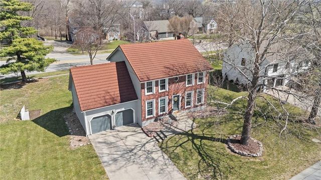 202 NW Ironbark Street, Lee's Summit, MO 64064