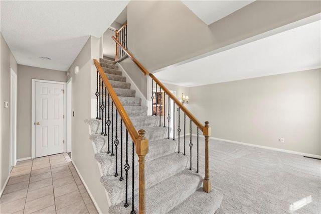 202 NW Ironbark Street, Lee's Summit, MO 64064