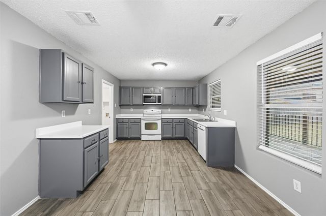 3119 Pompi Drive, Grand Prairie, TX 75052