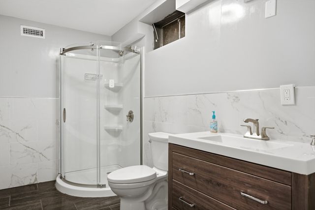 247 Hampstead St, Methuen, MA 01844