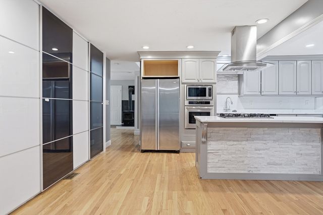 247 Hampstead St, Methuen, MA 01844