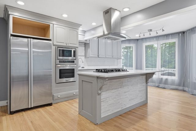 247 Hampstead St, Methuen, MA 01844
