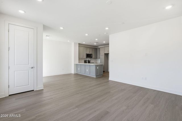 2121 W SONORAN DESERT Drive 80, Phoenix, AZ 85085