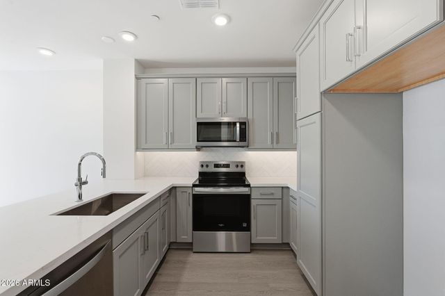 2121 W SONORAN DESERT Drive 80, Phoenix, AZ 85085