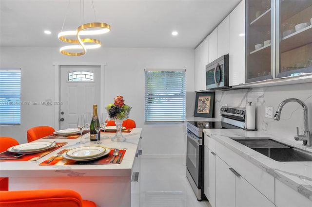 950 SW 30th St, Fort Lauderdale, FL 33315