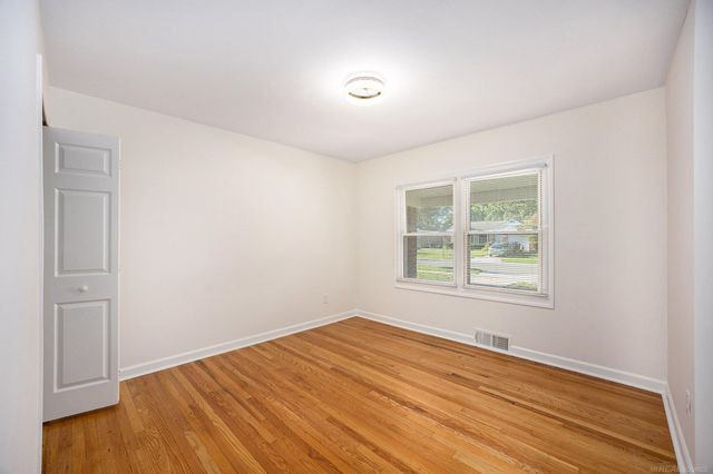 2368 Allard Avenue, Grosse Pointe Woods, MI 48236