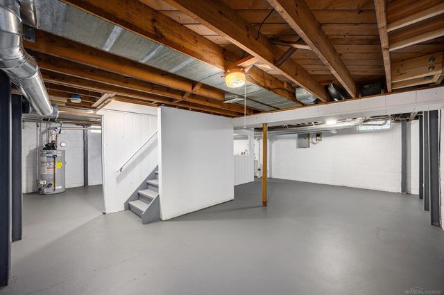 2368 Allard Avenue, Grosse Pointe Woods, MI 48236