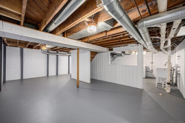 2368 Allard Avenue, Grosse Pointe Woods, MI 48236