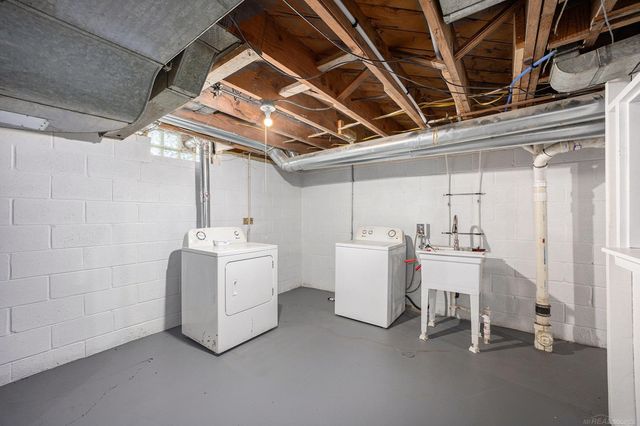 2368 Allard Avenue, Grosse Pointe Woods, MI 48236