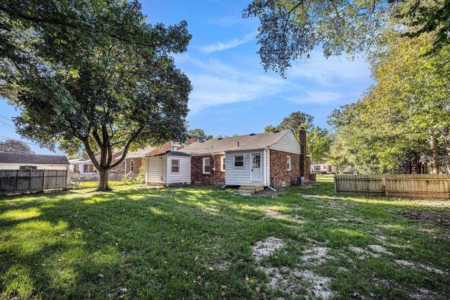 2368 Allard Avenue, Grosse Pointe Woods, MI 48236