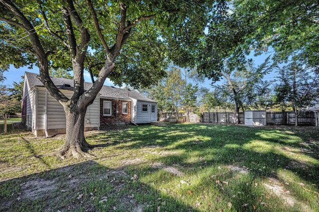 2368 Allard Avenue, Grosse Pointe Woods, MI 48236